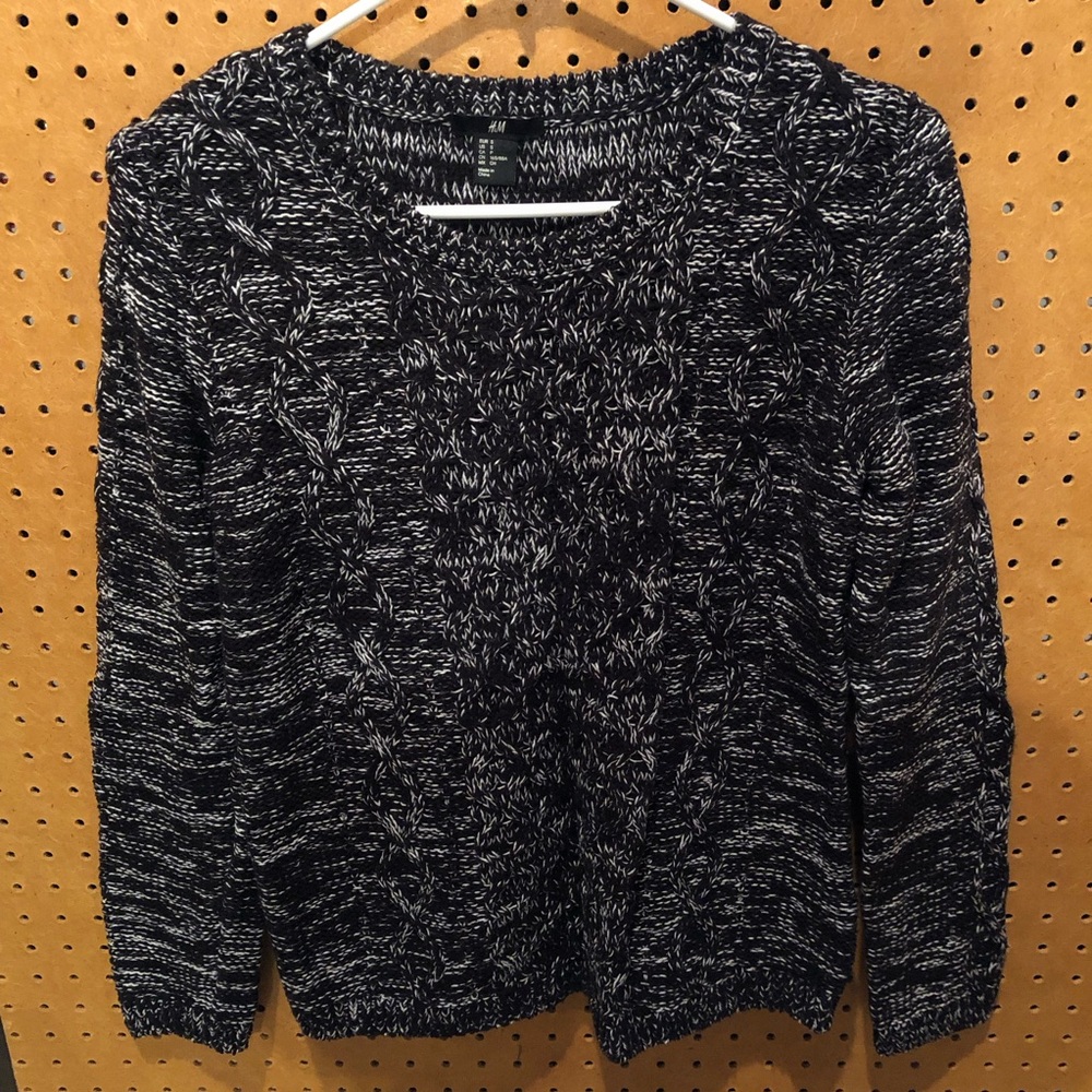 H&M Black and White Crewneck Cable Knit Pullover Sweater